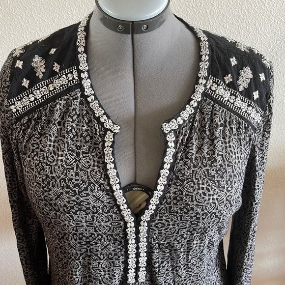 Lucky Brand Tops - LUCKY BRAND top large great details black white